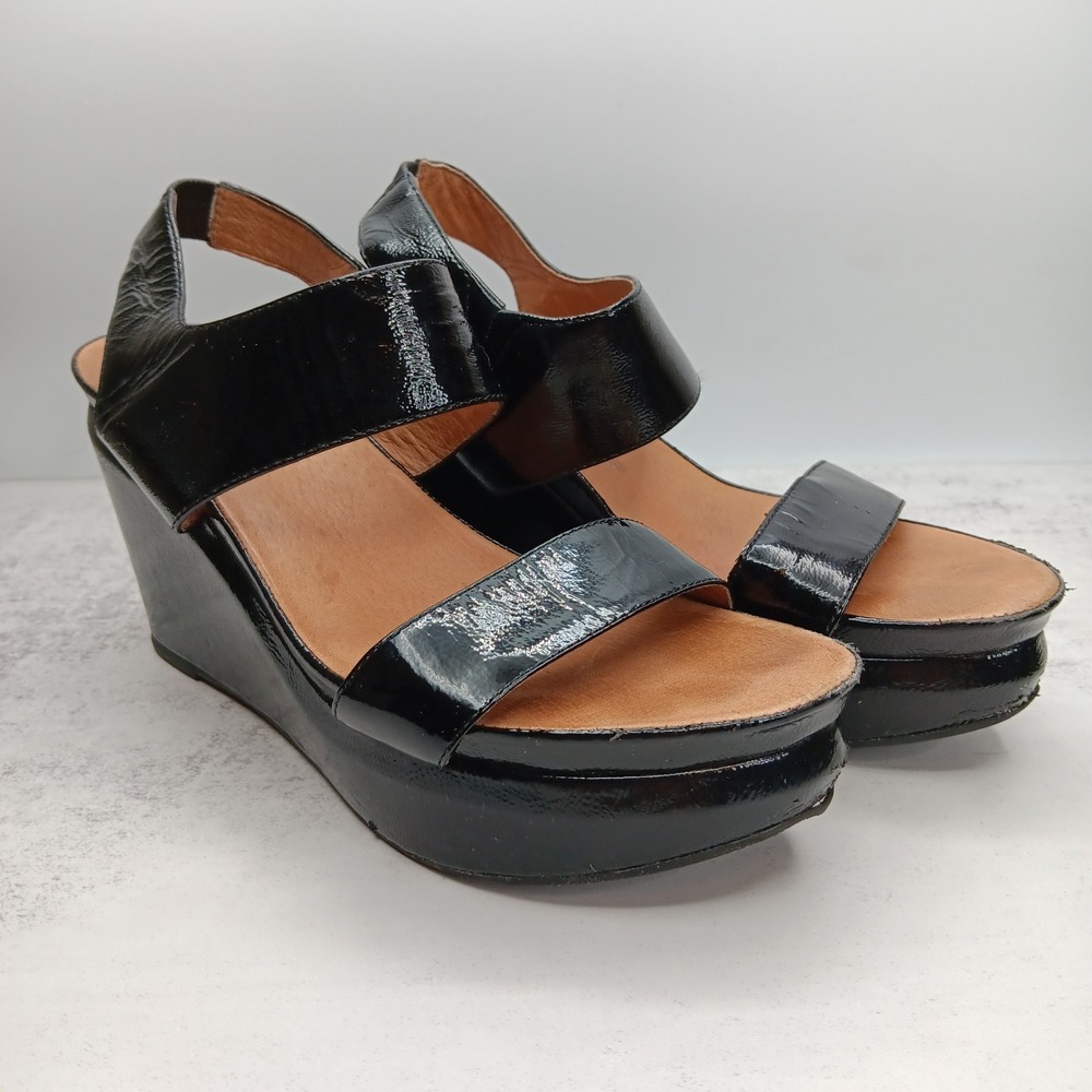 Gentle Souls by Kenneth Cole Juniper Berry 3 Wedge 8.5 Black Patent Leather